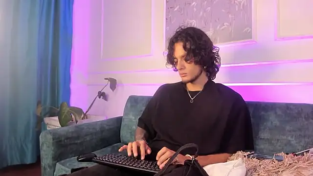 Skinny Mac online show from 04-14-26, 01:06