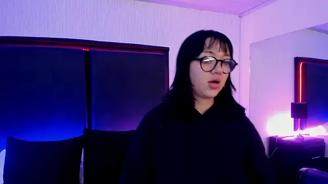 Snapshot of LilithBluum chatting on 06-16-26, 11:35 LilithBluum online show from 06-16-26, 11:35