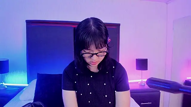 Snapshot of LilithBluum chatting on 06-19-26, 11:36 LilithBluum online show from 06-19-26, 11:36