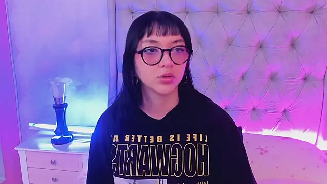 Snapshot of LilithBluum chatting on 07-11-26, 01:47 LilithBluum online show from 07-11-26, 01:47