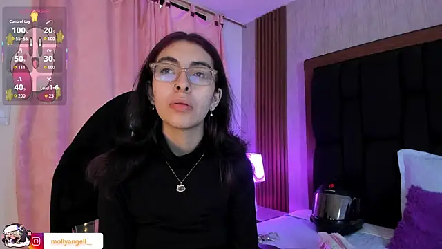 Snapshot of Molly_A chatting on 06-05-26, 02:34 Molly A online show from 06-05-26, 02:34