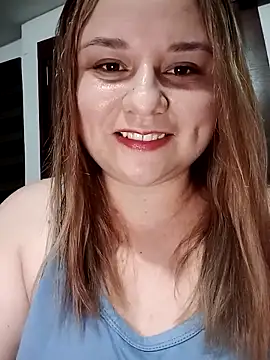 Snapshot of jennyyhottt chatting on 04-15-26, 06:53 jennyyhottt online show from 04-15-26, 06:53