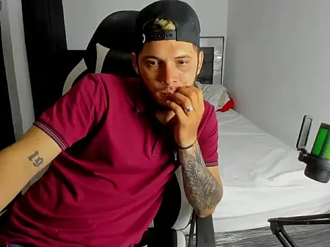 Snapshot of king_master7 chatting on 03-10-26, 02:05 king master7 online show from 03-10-26, 02:05