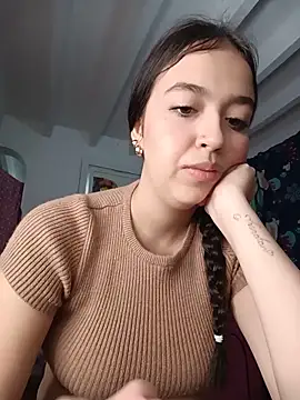Snapshot of Kitty_Loveee chatting on 05-18-26, 09:53 Kitty Loveee online show from 05-18-26, 09:53