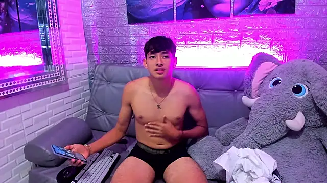 Snapshot of Tigger_Collins chatting on 03-11-26, 11:33 Tigger Collins online show from 03-11-26, 11:33