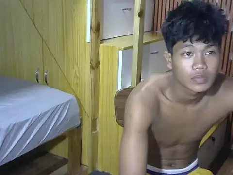 Snapshot of martylow chatting on 03-12-26, 11:38 martylow online show from 03-12-26, 11:38