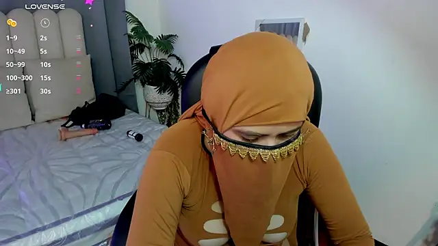Snapshot of bahiya_aziz chatting on 06-06-26, 01:05 bahiya aziz online show from 06-06-26, 01:05