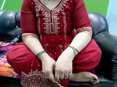 Snapshot of HouseWife4466 chatting on 03-10-26, 05:12 HouseWife4466 online show from 03-10-26, 05:12