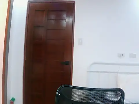Snapshot of sexiesteyess chatting on 04-26-26, 12:52 sexiesteyess online show from 04-26-26, 12:52