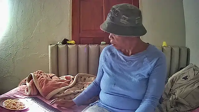 JoycyQueen online show from 04-04-26, 06:11