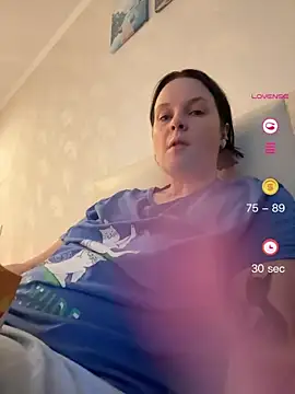 Snapshot of HubbaBaby chatting on 05-27-26, 04:15 HubbaBaby online show from 05-27-26, 04:15