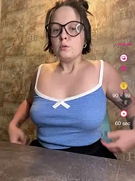 Snapshot of HubbaBaby chatting on 06-11-26, 11:03 HubbaBaby online show from 06-11-26, 11:03