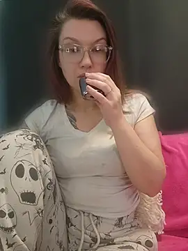 NicolePearl online show from 07-11-26, 03:48