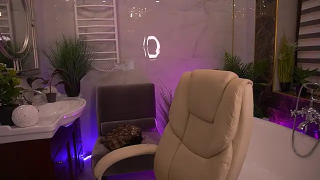 Snapshot of LittleJulii chatting on 05-15-26, 07:54 LittleJulii online show from 05-15-26, 07:54