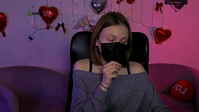 Snapshot of lola_moans chatting on 03-10-26, 03:28 lola moans online show from 03-10-26, 03:28