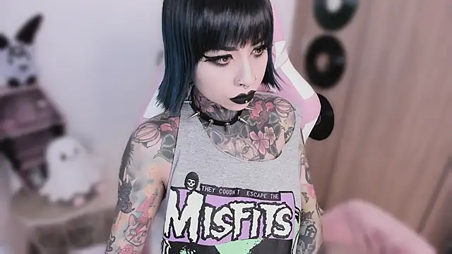 shes creepy online show from 05-07-26, 07:25