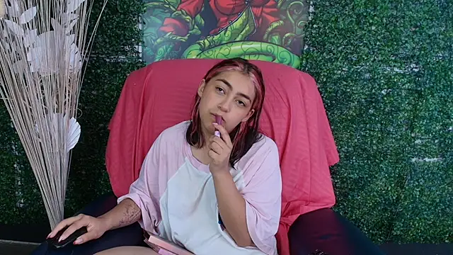 PinkyyPieee  online show from 03-31-26, 01:11