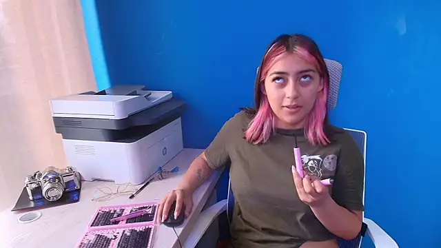 PinkyyPieee  online show from 04-08-26, 03:01