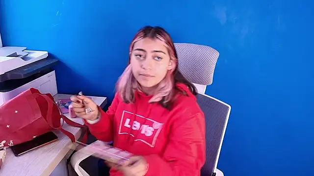 PinkyyPieee  online show from 04-24-26, 12:07