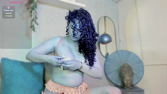 Snapshot of Cheryyl_Blossom chatting on 03-13-26, 03:35 Cheryyl Blossom online show from 03-13-26, 03:35