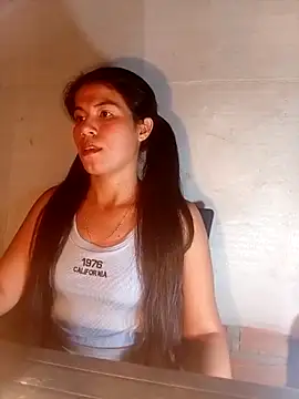 Snapshot of SkinnyBlom_ chatting on 03-14-26, 04:18 SkinnyBlom online show from 03-14-26, 04:18