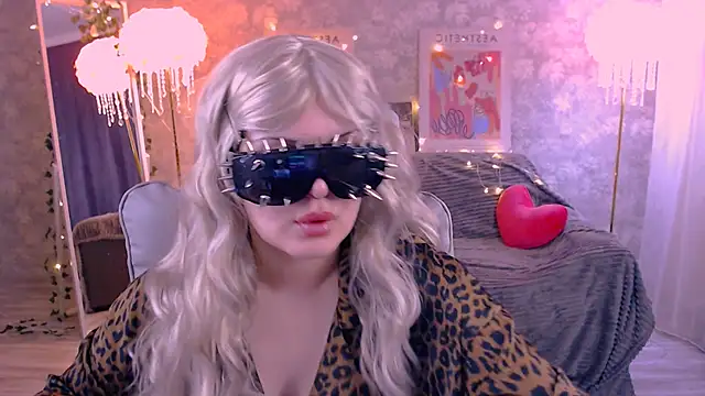 Snapshot of DaisyBloomm chatting on 03-10-26, 03:28 DaisyBloomm online show from 03-10-26, 03:28