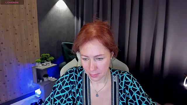 Snapshot of LeticiaRomano chatting on 03-11-26, 04:35 LeticiaRomano online show from 03-11-26, 04:35