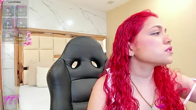 Snapshot of luna_veega chatting on 06-17-26, 05:03 luna veega online show from 06-17-26, 05:03