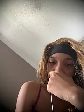 Snapshot of zandralanea chatting on 03-10-26, 06:46 zandralanea online show from 03-10-26, 06:46