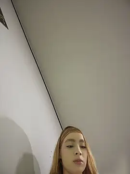 Isabella gaviria online show from 04-21-26, 01:42