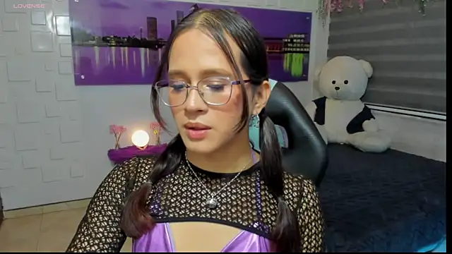 Snapshot of valentinna_sexy_ chatting on 06-12-26, 06:34 valentinna sexy online show from 06-12-26, 06:34