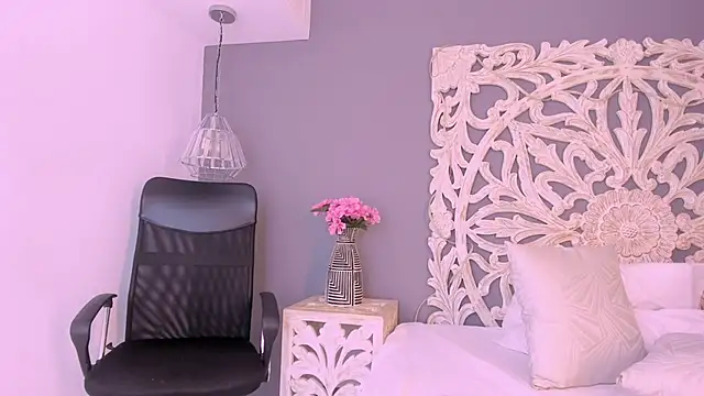 Snapshot of LucianaBlanco_ chatting on 06-13-26, 01:20 LucianaBlanco online show from 06-13-26, 01:20