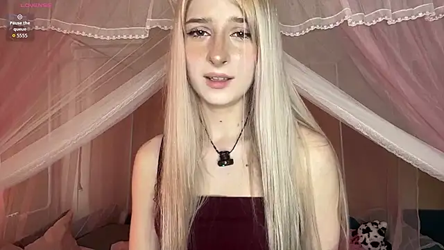 Snapshot of OnlyEva1 chatting on 05-20-26, 09:26 OnlyEva1 online show from 05-20-26, 09:26