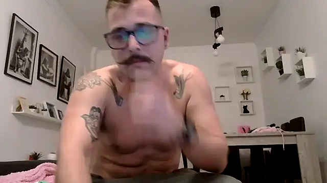Snapshot of yanick931 chatting on 05-14-26, 01:45 yanick931 online show from 05-14-26, 01:45