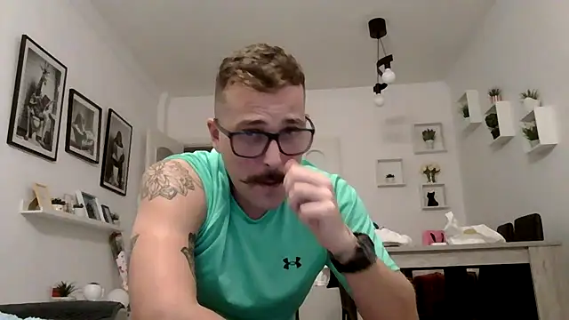 Snapshot of yanick931 chatting on 05-16-26, 11:46 yanick931 online show from 05-16-26, 11:46