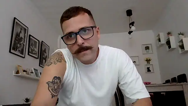 Snapshot of yanick931 chatting on 05-19-26, 09:59 yanick931 online show from 05-19-26, 09:59