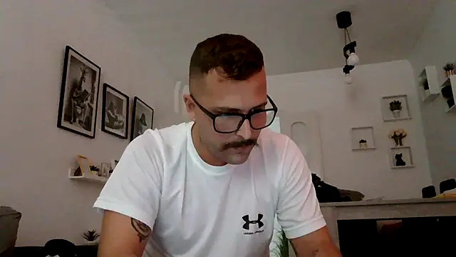 Snapshot of yanick931 chatting on 05-29-26, 03:32 yanick931 online show from 05-29-26, 03:32