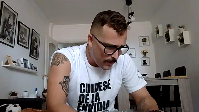 Snapshot of yanick931 chatting on 05-30-26, 12:13 yanick931 online show from 05-30-26, 12:13