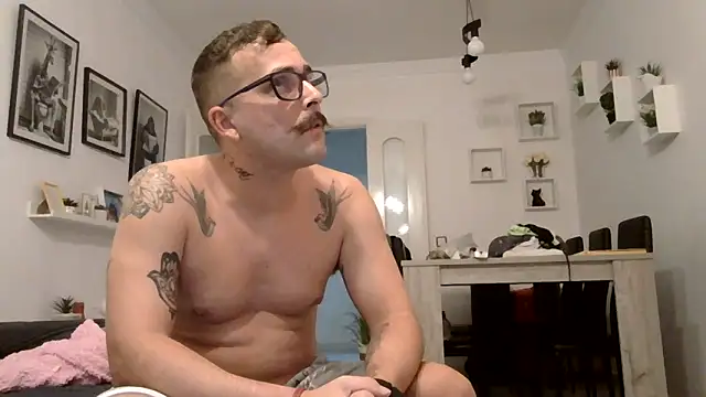 Snapshot of yanick931 chatting on 06-05-26, 11:32 yanick931 online show from 06-05-26, 11:32