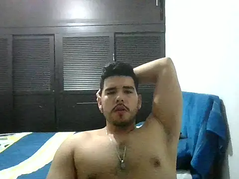 Snapshot of LatinBeardCali chatting on 03-17-26, 01:36 LatinBeardCali online show from 03-17-26, 01:36