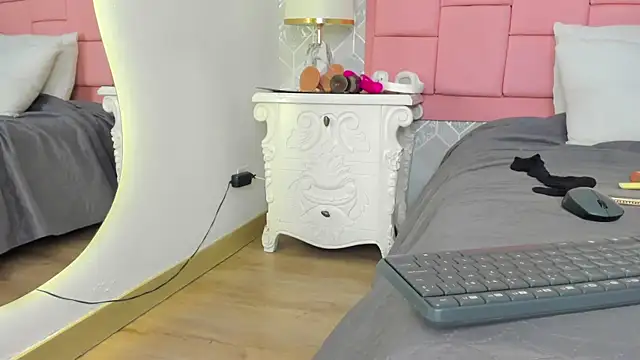 Snapshot of SelenaMiel chatting on 06-07-26, 03:43 SelenaMiel online show from 06-07-26, 03:43