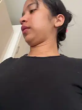 Snapshot of Sophia_Walker_2 chatting on 03-21-26, 06:22 Sophia Walker 2 online show from 03-21-26, 06:22