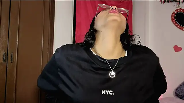Snapshot of PaulaCutexs chatting on 05-04-26, 05:25 PaulaCutexs online show from 05-04-26, 05:25