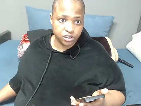Bustydiva83 online show from 06-25-26, 12:53