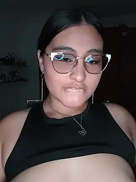 Snapshot of LaylaZurek_ chatting on 06-24-26, 01:48 LaylaZurek online show from 06-24-26, 01:48