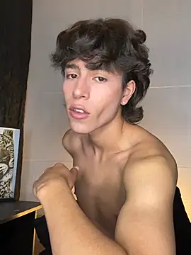 Snapshot of Evan_Barret chatting on 03-12-26, 06:58 Evan Barret online show from 03-12-26, 06:58