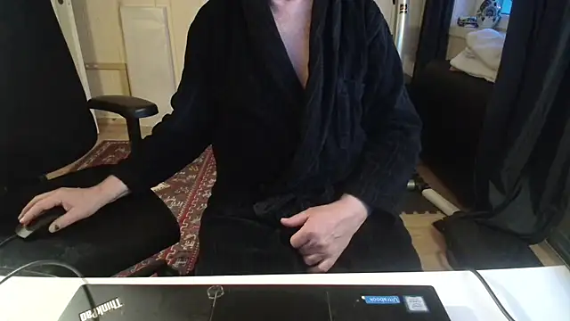 Snapshot of Buggemann chatting on 04-29-26, 03:21 Buggemann online show from 04-29-26, 03:21