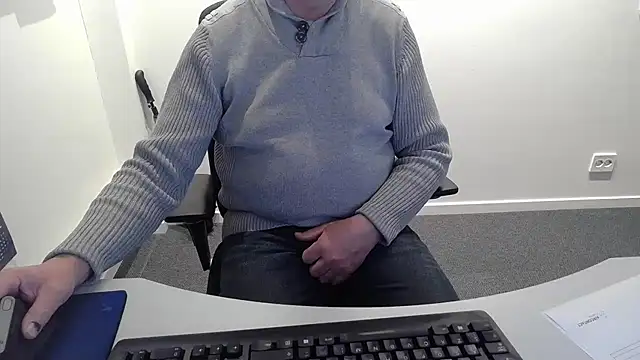 Snapshot of Buggemann chatting on 05-04-26, 03:02 Buggemann online show from 05-04-26, 03:02