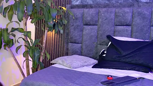 Safiro Evans online show from 04-29-26, 06:03