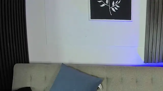 Safiro Evans online show from 04-30-26, 02:01